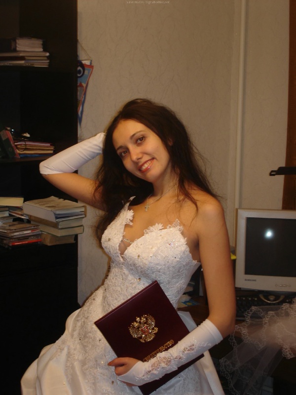 Русская жена сняла платье и показала мужу большую попу дома 5 фото