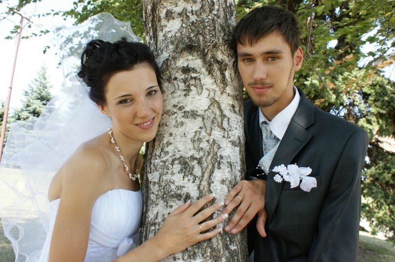 Молодая жена показывает киску мужу в медовый месяц 1 фото
