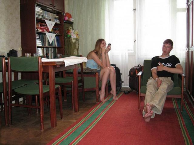 Русский студент трахнул однокурсницу на столе вместо занятий 1 фото