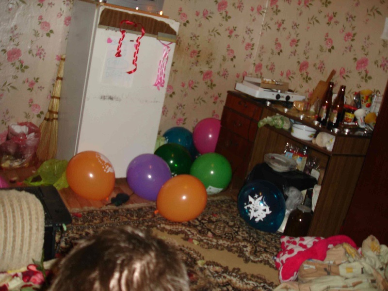Русская брюнетка позирует для парня голой на свой день рождения 1 фото
