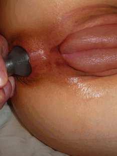 Анальный секс половых партнеров с дрочкой и раздвинутые половые губы