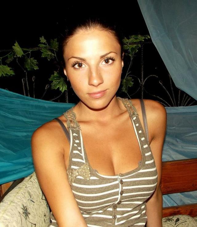 Молодые жены из России в домашней подборке 3 фото