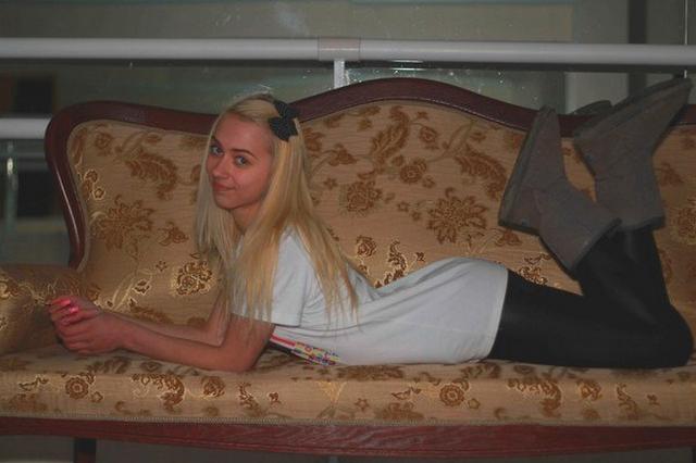Русская гимнастка сексуально позирует на отдыхе и дома 14 фото