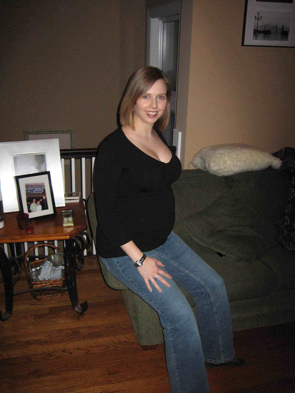 Муж снимал на камеру беременную жену до 9ого месяца 10 фото