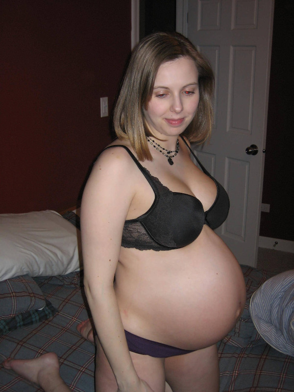 Муж снимал на камеру беременную жену до 9ого месяца 12 фото