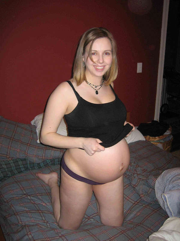 Муж снимал на камеру беременную жену до 9ого месяца 11 фото